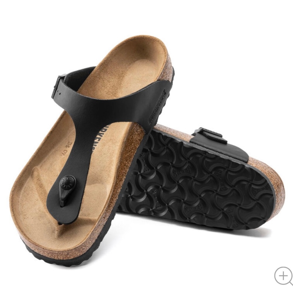 Birkenstock Gizeh sandals.